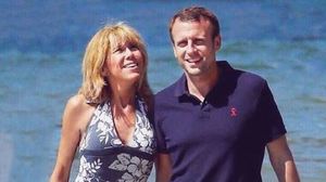 Prima doamna a Frantei s-a fotografiat in costum de baie! Cum arata Brigitte Macron la 64 de ani