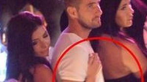 Dovada ca "faimosul" Catalin Cazacu este indragostit lulea de Ilinca Obadescu. Uite cum s-a comportat cu frumoasa stirista intr-un club. Prezentatorul tv e un adevarat cavaler VIDEO EXCLUSIV