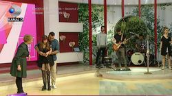 Veste extraordinara! O celebra cantareata din Romania a anuntat ca mama ei e insarcinata a sasea oara!