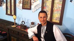 Imaginea cutremurătoare de la înmormântarea cântăreţului de muzică populară mort la 40 de ani! Fiul lui Daniel Rosalim, de doar câţiva anişori, i-a ţinut poza la cimitir!