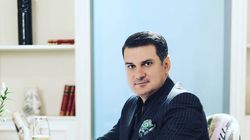 Adi de la Vâlcea şi-a amenajat un duş în faţa vilei sale! Imagini incredibile cu manelistul care face baie în curte! VIDEO