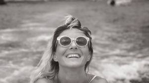 Cântăreaţa găsită moartă în Dunăre şi-a prevestit exact sfârşitul: “Aş putea muri aici, m-aş putea dizolva aici, lângă apa asta” VIDEO