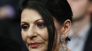Elena Cârstea apare cu 11 ani mai tânără pe un site de talente din SUA! Cântăreaţa nu şi-a mai actualizat vârsta