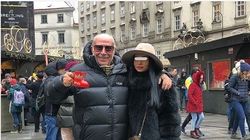 Fiica lui Dan Voiculescu a primit cadou un tablou uriaş cu portretul său! Dana l-a expus în vila din Corbeanca a familiei afaceristului!