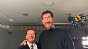 Ghiţă Mureşan a fost invitatul fostei sale echipe din NBA într-o vacanţă la Londra FOTO