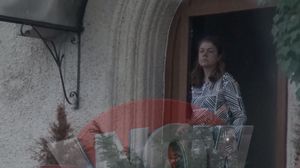 Mihaela Geoana a privit din usa casei operatiunea de mutare a mobilei