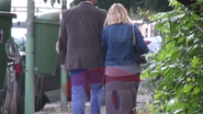 Cand sunt siguri ca au gasit adresa, sotii Brenciu pornesc spre locul indicat