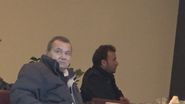 Marele dansator, la sueta cu prietenii in cafenea