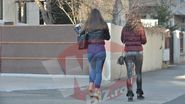 Din spate, Jeni Vadim seamana tot mai mult cu Alexandra Harra