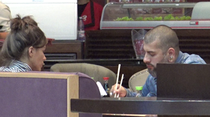 Vali Barbulescu si-a scos sexy sotia la chinezesc! Femeia este frumoasa rau chiar si nemachiata!