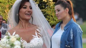 VIDEO EXCLUSIV! Graviduta Claudia Patrascanu a iesit la plimbare cu Gabi jr.! Daca nu i-ai vedea burtica, nici n-ai zice ca e insarcinata in sase luni! Va avea tot baietel