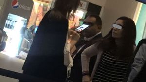 Asta inseamna sa fii diva! Si cand merge la film, Iulia Albu se aranjeaza non-stop cu ajutorul..telefonului!