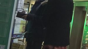 Pe vremuri avea mii de fane si era un star, acum Lucian Viziru pare un simplu... gospodar! Transformare incredibila a fostului cantaret, alaturi de sotia "casnica" VIDEO EXCLUSIV novalue