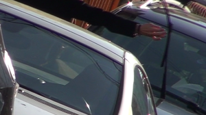 Romanita Iovan s-a razbunat pe stergatoarele de la masina unui barbat care a parcat pe locul ei! La fel patise si ea acum cateva zile VIDEO EXCLUSIV