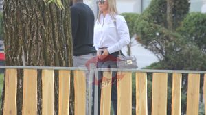 Anamaria Prodan, gesturi tandre cu un fotbalist celebru, in plina strada!! S-au imbratisat de mama focului si au plecat impreuna spre casa