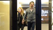 Tuncay, vesel, alaturi de blonda cu care si-a petrecut seara