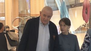Imagini rare cu sotia unuia dintre cei mai apreciati "bancheri" din Romania! Adrian Vasilescu, cunoscutul consilier BNR, este indragostit ca in prima zi de femeia cu care traieste de peste 40 de ani! | VIDEO EXCLUSIV