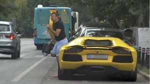 Dan Nicorescu a dat-o in bara la ultima aparitie in oras! Masina de gentleman si incaltari de valutist! | VIDEO EXCLUSIV