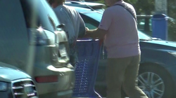 Imagini amuzante cu Cornel Palade si sotia! Au iesit impreuna la cumparaturi, dar sotia s-a ocupat de operatiunile de descarcare / incarcare VIDEO EXCLUSIV
