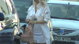 Oboseala si programul incarcat ii dau batai de cap Andreei Balan! Artista a fost de nerecunoscut in plina strada VIDEO EXCLUSIV