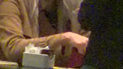 Lora s-a deghizat in... spion si a iesit la mall! Artista este de nerecunoscut cu noul look VIDEO EXCLUSIV