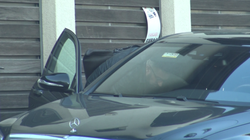 Cine sa-l mai inteleaga si pe Ionita din Clejani!? Tine mercedesul nou in fata portii si el circula prin Bucuresti cu o "cazatura"! Si-a tras look de baiat de oras | VIDEO EXCLUSIV