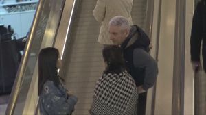 Imagini rare! Giovani Becali a iesit la cumparaturi cu sotia lui, columbianca Stella! Femeia a cerut divortul de cateva ori, dar fostul impresar a reusit s-o impace! VIDEO EXCLUSIV