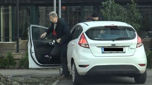 Cornel Dinu, gest socant in mijlocul Bucurestiului! Ce a facut "procurorul" dupa ce a iesit din masina