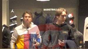 Gestul impresionant facut de fiul lui Florin Raducioiu la trei luni de la divortul parintilor sai! Tanarul a venit special din Italia pentru a-i fi alaturi fostului mare jucator de Sarbatori! VIDEO EXCLUSIV