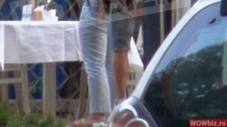 Imaginile impresionante pe care nu ai fi crezut vreodata ca ai sa le vezi cu Delia! Cantareata tine in brate un copil si este topita dupa el! VIDEO EXCLUSIV