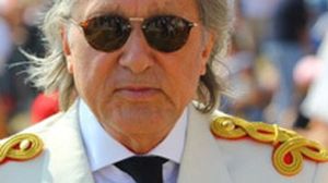 Ilie Nastase a sarbatorit divortul in bratele iubitei! Fostul tenisman "s-a dezlantuit" intr-un local bucurestean VIDEO EXCLUSIV