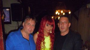 Costin Marculescu alaturi de iubita lui si un prieten