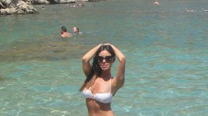 WOW! Cat de sexy e Natalia Mateut! Uite cum arata asistenta de televiziune in costum de baie!