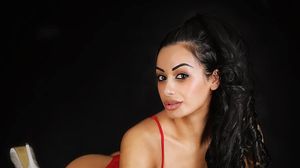 Ti-ai dori o educatoare ca ea pentru copilul tau? Silvana Bragaru a bagat tot Facebook-ul in boala cu pozele de Sexy-Craciunita! novalue