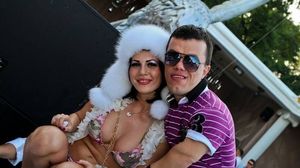 VIDEO! Piticul Porno, show total intr-un club de manele! A lasat-o ...