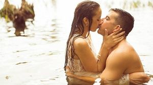 Gandeste-te de doua ori inainte! La ce riscuri te expui daca faci sex in apa novalue