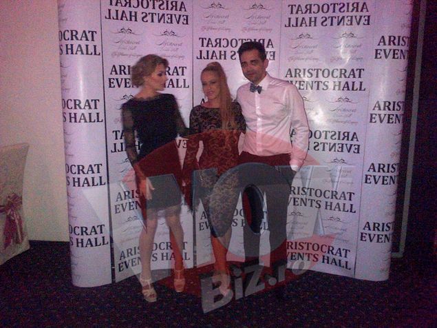 Anda Adam e topita dupa noul ei iubit! La primul eveniment la care au