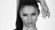Eugenia continua sa danseze