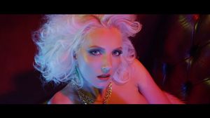 VIDEO | Anca Pop, goala in cel mai provocator videoclip al anului in Romania! VIDEO – varianta cenzurata! novalue