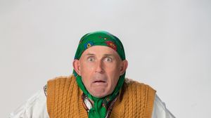 VIDEO EXCLUSIV! Azi e ziua cea mare! Incepe “Vacanta Mare” la Kanal D! Cel mai nou sezon debuteaza de la 21.30 - “Leana s-a intors”! Ai sa razi in hohote cand ai sa vezi cum o ia Leana pe cocoasa novalue