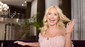 Vica Blochina, agresata de un fan disperat! Ce a facut blondina dupa ce a primit o poza cu... barbatia lui! Uite cum l-a facut de ras pe contul de socializare