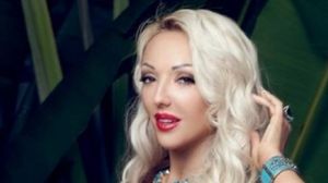 FOTO EXCLUSIV! Doamne, cum arata Alexandra Harra nemachiata! Am prins-o-n aeroport