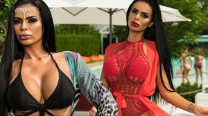 FOTO & VIDEO EXCLUSIV! Dupa ce am prins-o in sanii goi la plaja, Renata a dat lovitura! A devenit imaginea unei colectii de costume de baie! Arata CRIMINAL in ele!