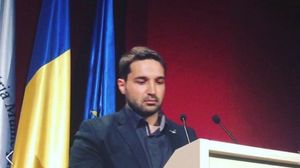El e noul viceprimar al Capitalei! Fotografiile cu Tudy complet gol au facut inconjurul internetului! Atentie, imagini interzise minorilor Tudy a depus juramantul pentru functia de consilier general