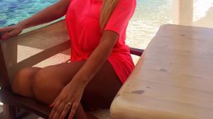 Simona Trasca se mandreste cu posteriorul ei nou! Cum s-a pozat in pat, in vacanta novalue