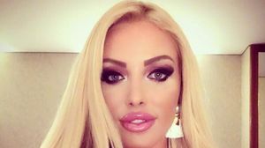 EXCLUSIV! Loredana Chivu nu se lasa! “Nu o iert pe stewardesa! Vreau sa fie data afara!" Scandalul e colosal! De ce e atat de revoltata blonda? Oricine poate pati asta! Eu am platit bilet, trebuia sa fiu tratata ca fiecare pasager” novalue