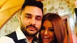 FOTO! Fostul iubit al Anei Mocanu ii baga bani la sutien Loredanei Chivu!