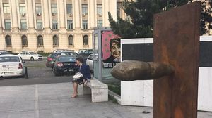 El este autorul sculpturii in forma de falus demontata de Primaria Capitalei! Marius Leonte a mai decorat si parcuri cu operele sale novalue