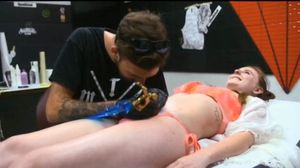 Toti au ramas fara cuvinte cand au vazut ce si-a tatuat in zona intima! Cum sa-ti faci asa ceva?