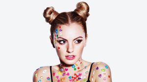 Alexandra Stan, in cea mai provocatoare ipostaza! S-a lasat pozata in tanga si fara sutien!